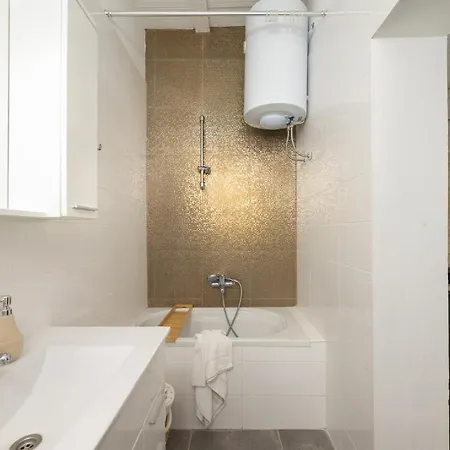 Nona Milka By Istrialux Butkovici (Istria)